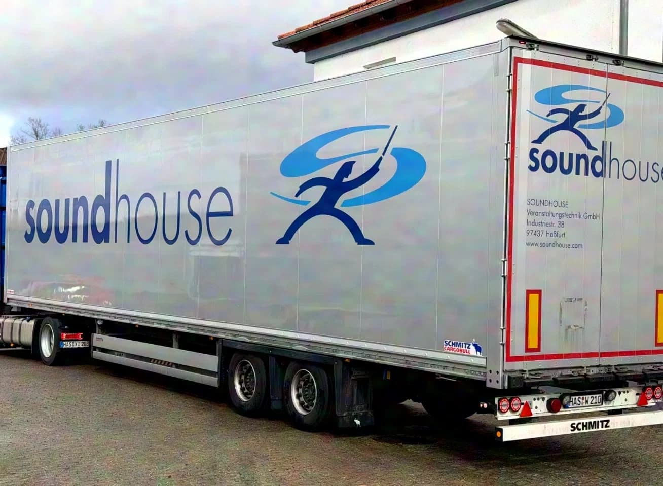 Schmitz Cargobull Event Sattel Eventsattel, Megaliner, Megatrailer Low-Liner Sattelauflieger Firmenlogo Soundhouse