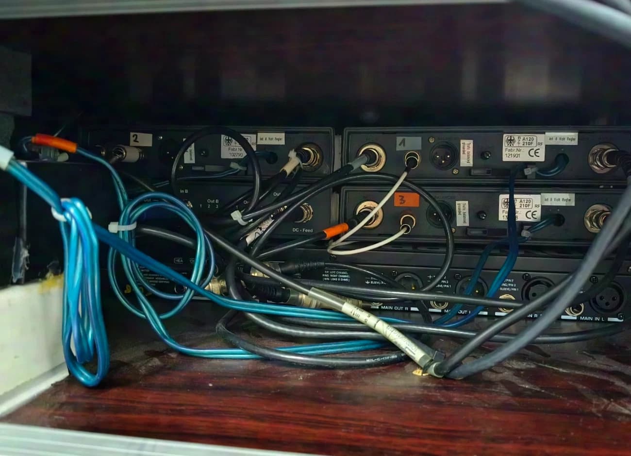 Sennheiser 3-way wireless rack with headphone splitter