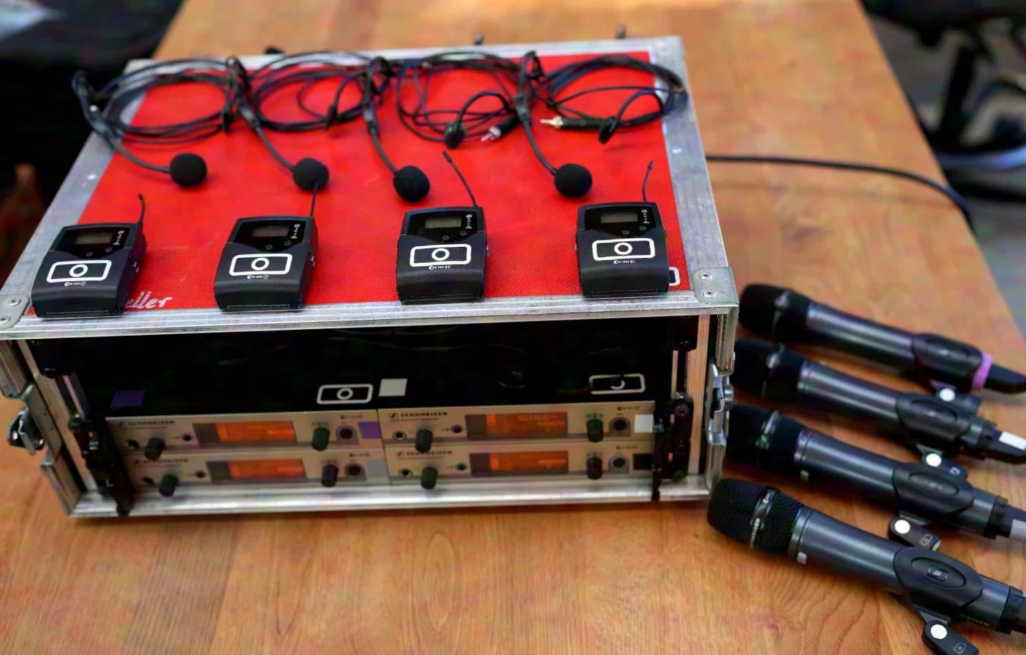 Sennheiser EW300-G3 4-unit rack with antenna splitter, optionally with headset or handheld transmitter