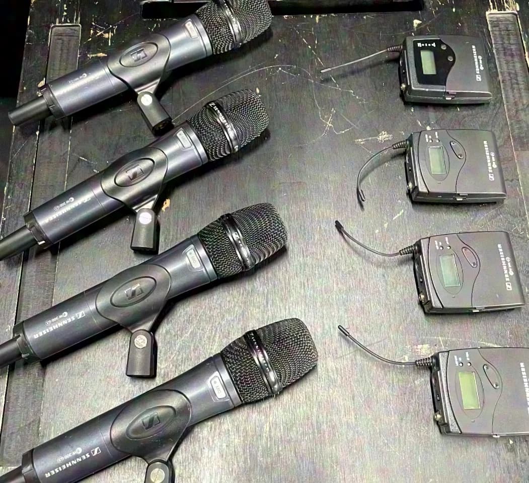 Sennheiser EW300 G3 (C-Band) 4-channel set with antenna splitter