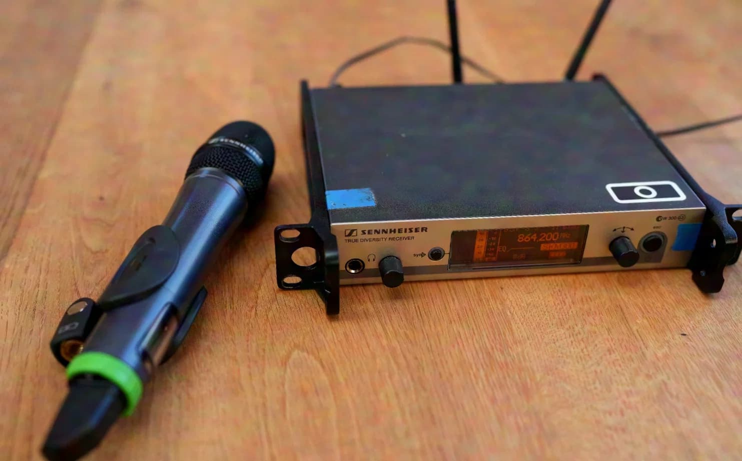 Sennheiser EW300-G3 E-Band Handheld Microphone - Set