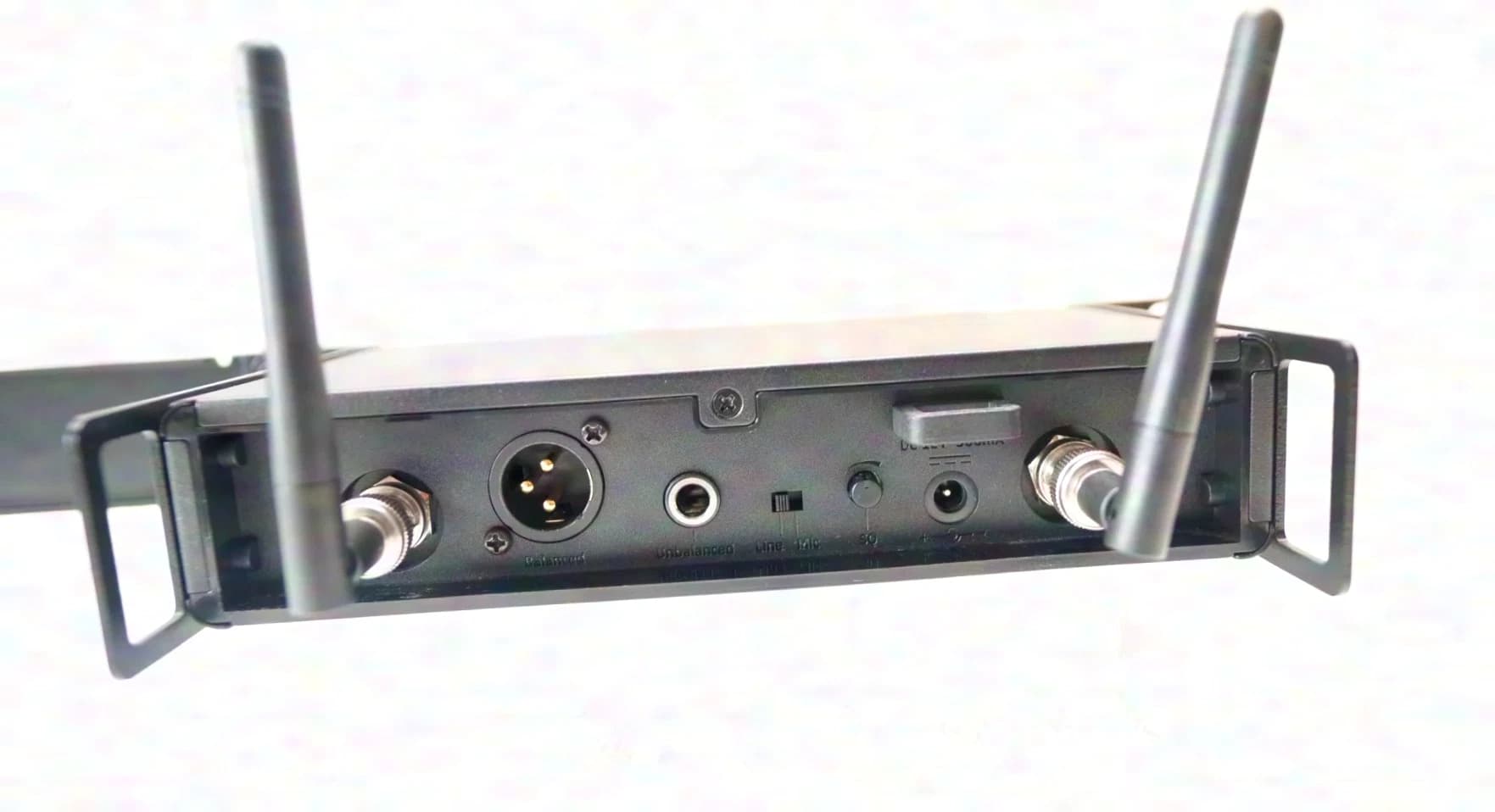 Sennheiser wireless microphone receiver "Sennheiser XS Wireless 2" (E-Band) in a 19" set