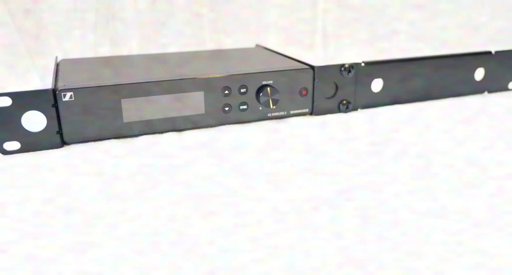 Sennheiser wireless microphone receiver with bodypack transmitter "Sennheiser XS Wireless 2" (E-Band) in 19" rack set