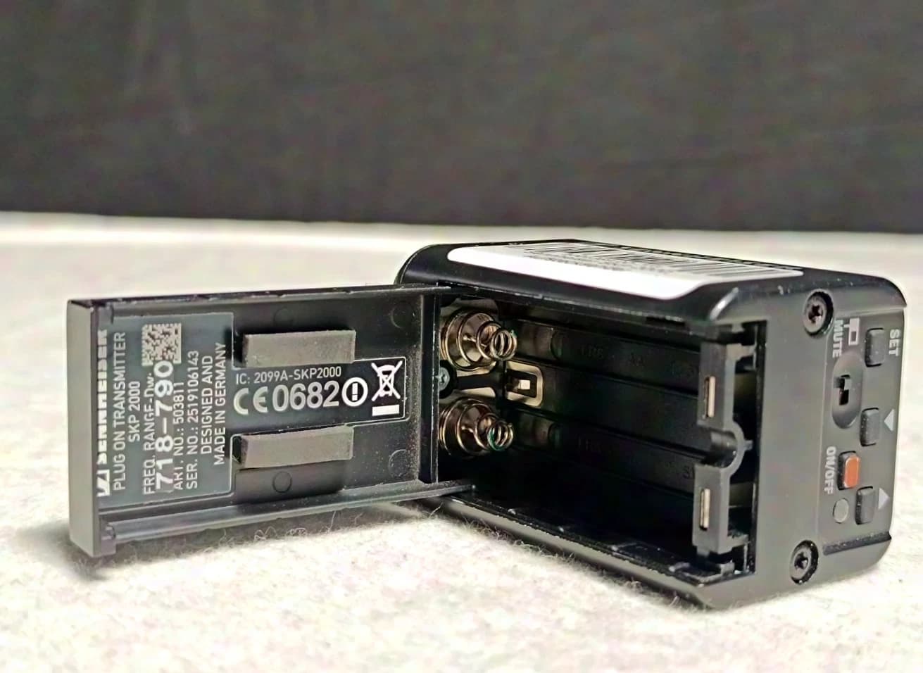 Sennheiser SKP 2000 plug-on transmitter (718 - 790MHz)