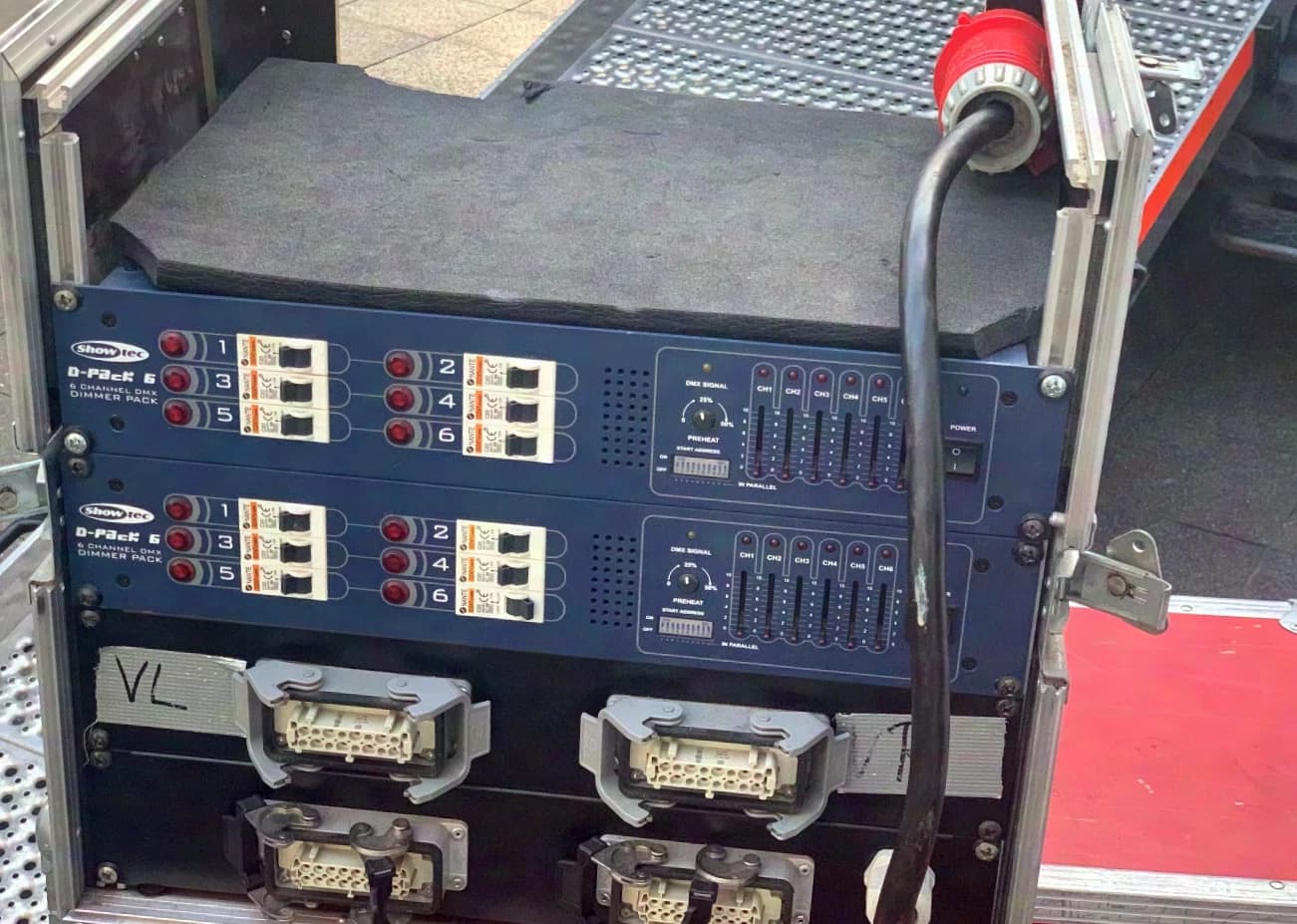 Showtec - Fully wired dimmer rack 2x D Pack 6 Channel DMX Dimmer Pack Harting