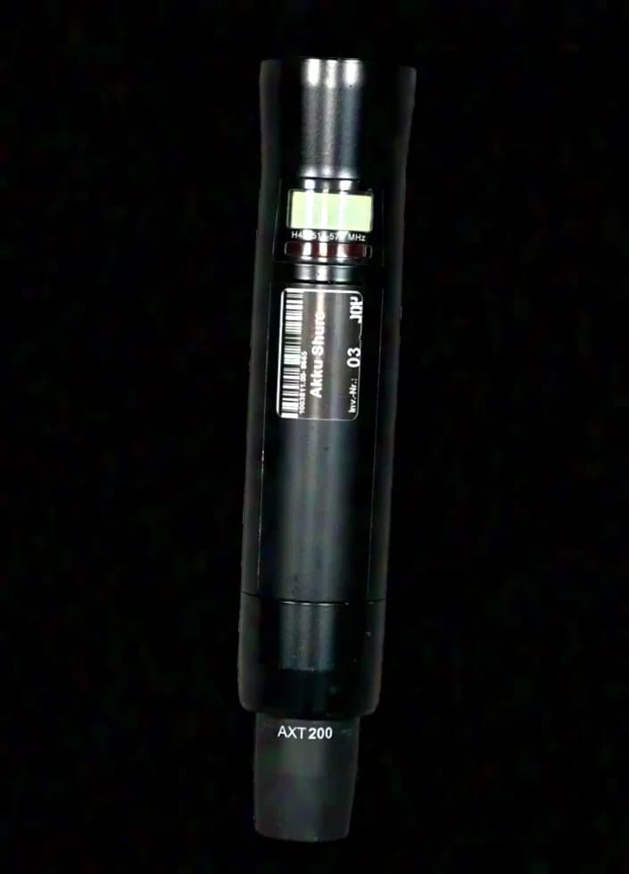 Shure Axient Analog AXT400 Handheld Transmitter Bundle