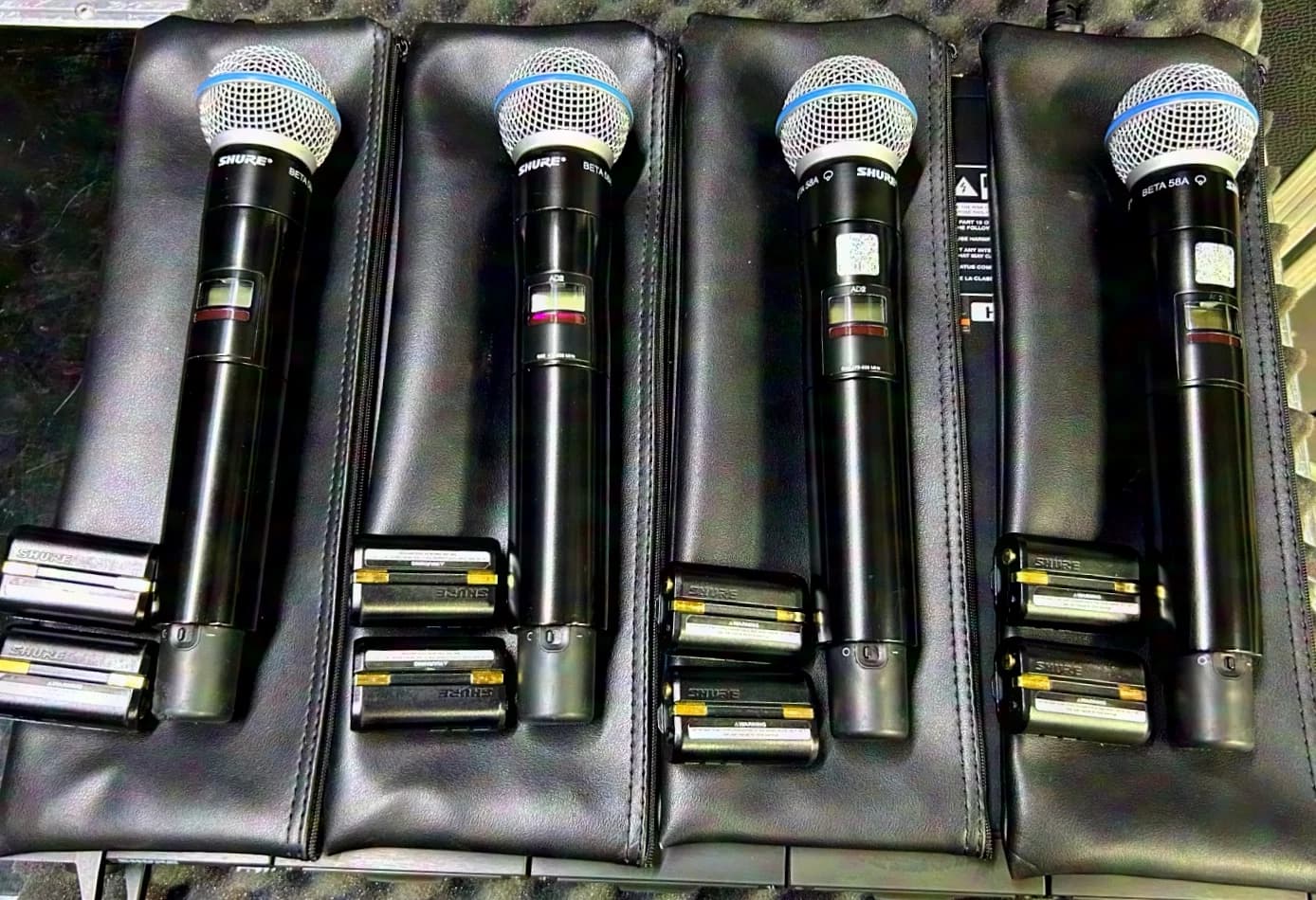 Shure Axient Digital HH package (1xAD4Q-A, 4xAD2/B58, 8xSB900, 1xSBRC with 4xSBC-AX)