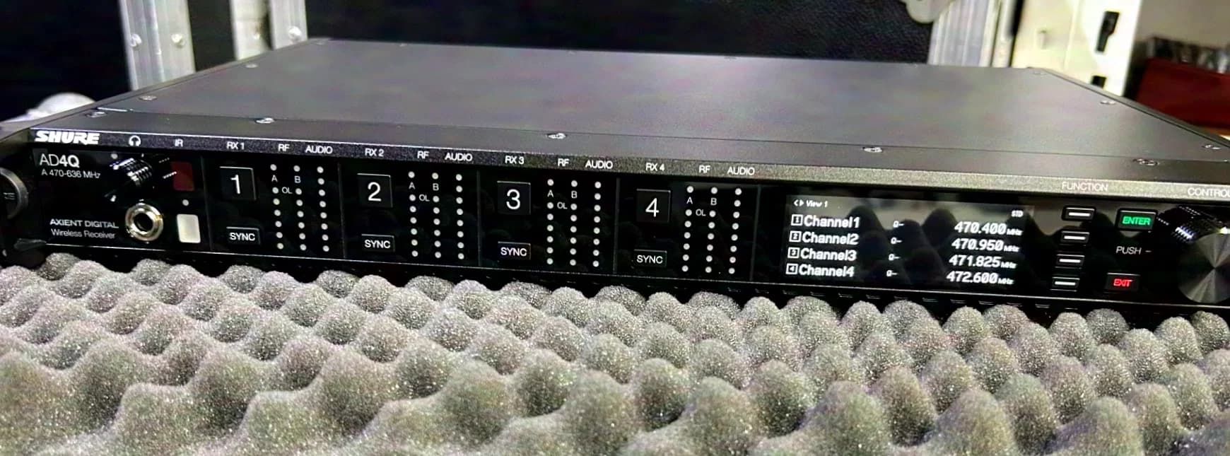 Shure Axient Digital HH package (1xAD4Q-A, 4xAD2/B58, 8xSB900, 1xSBRC with 4xSBC-AX)