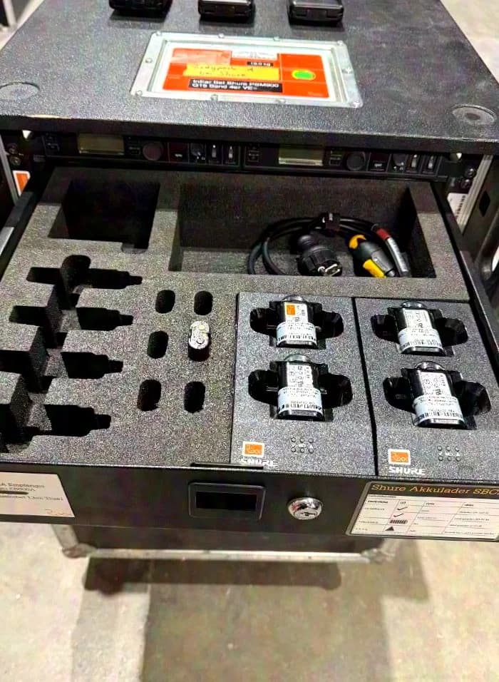 Shure PSM900 In-Ear System 2x P9T 3x P9RA Q15 incl. battery charger