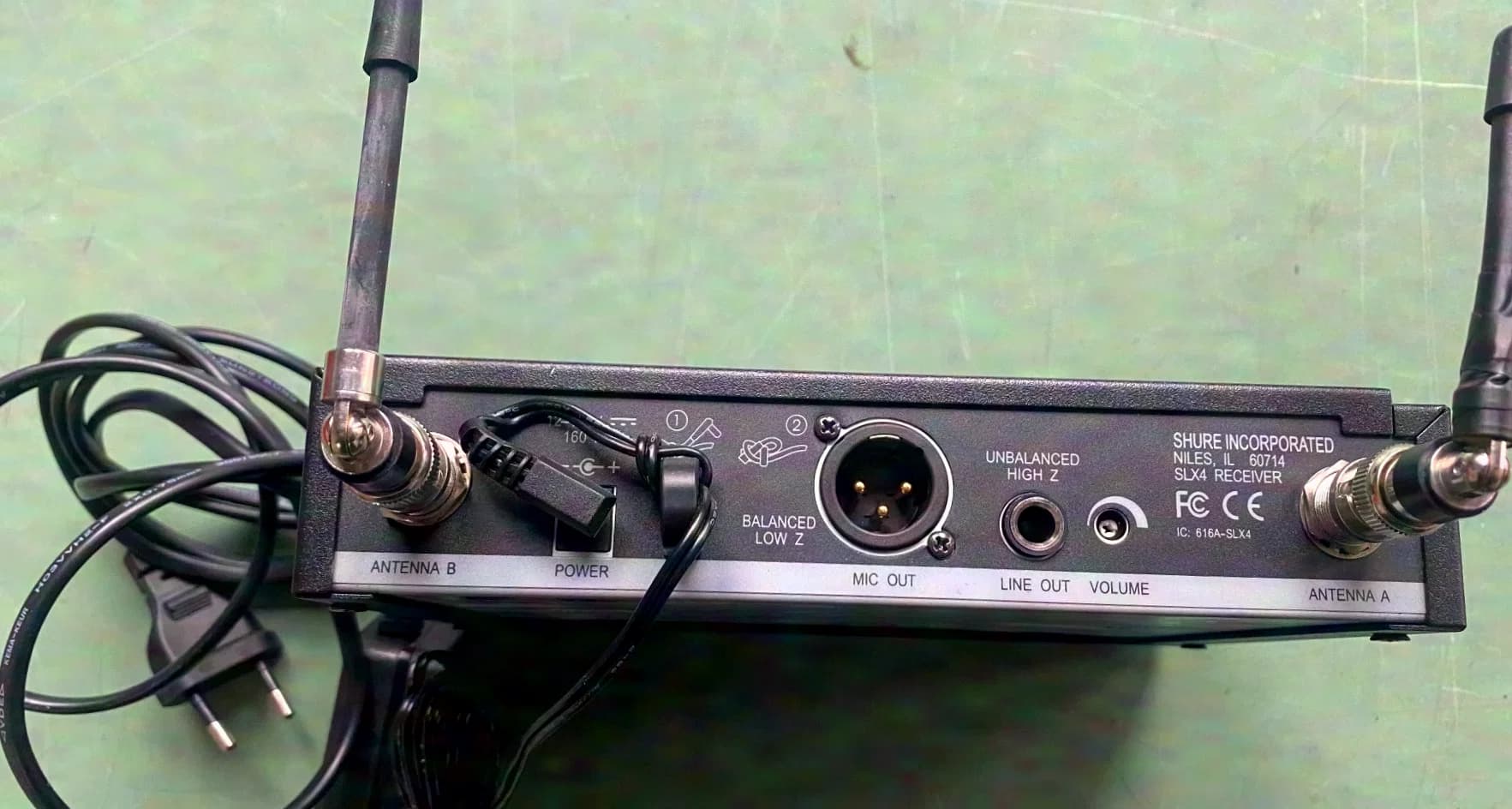 Shure SLX4