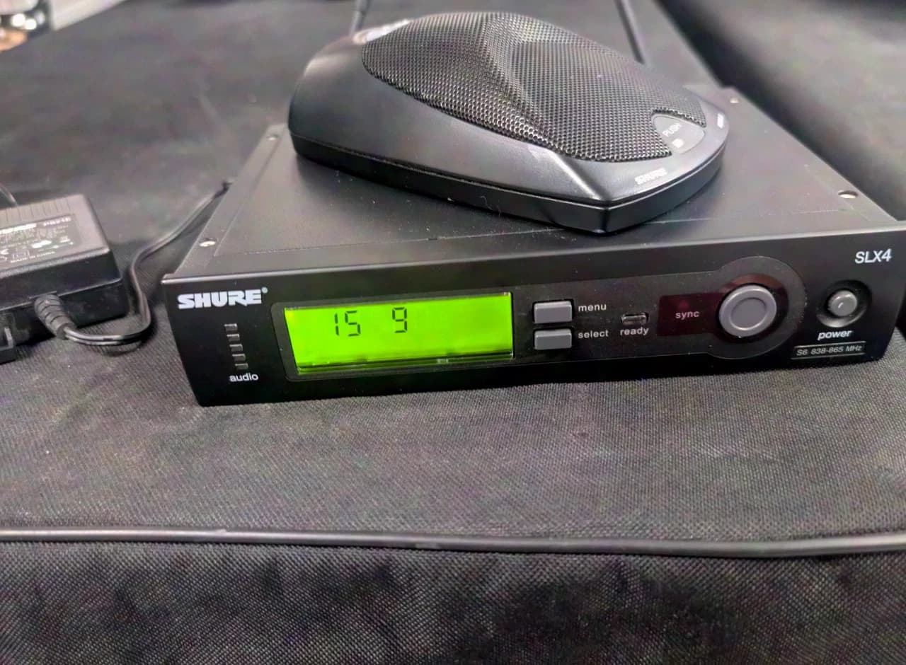 Shure SLX4 receiver + MX690 S6 boundary microphone