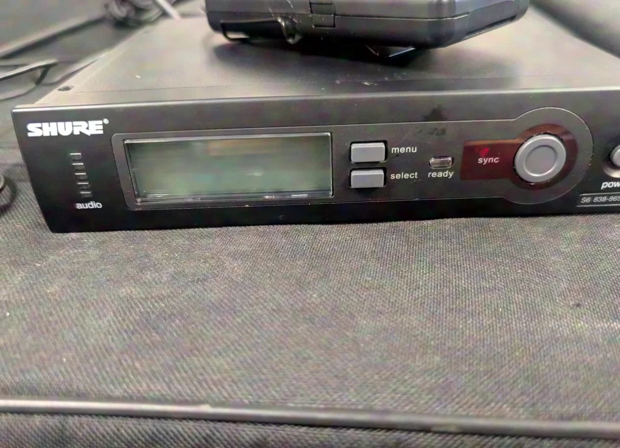 Shure SLX4 receiver + SLX1 bodypack transmitter + MX418SE gooseneck S6