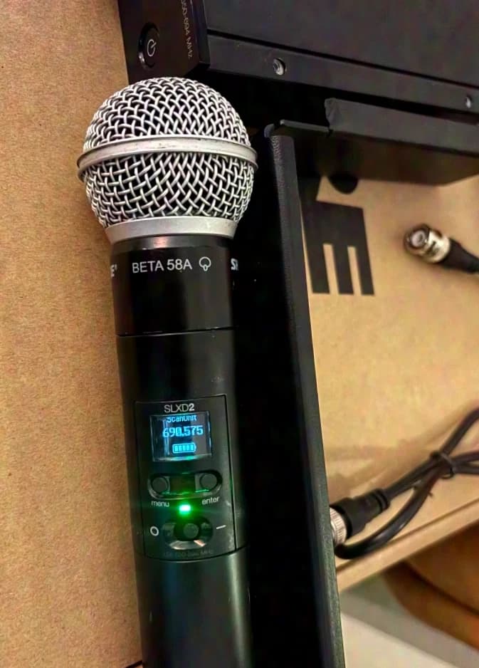 Shure SLXD E Beta58 L56 wireless microphone