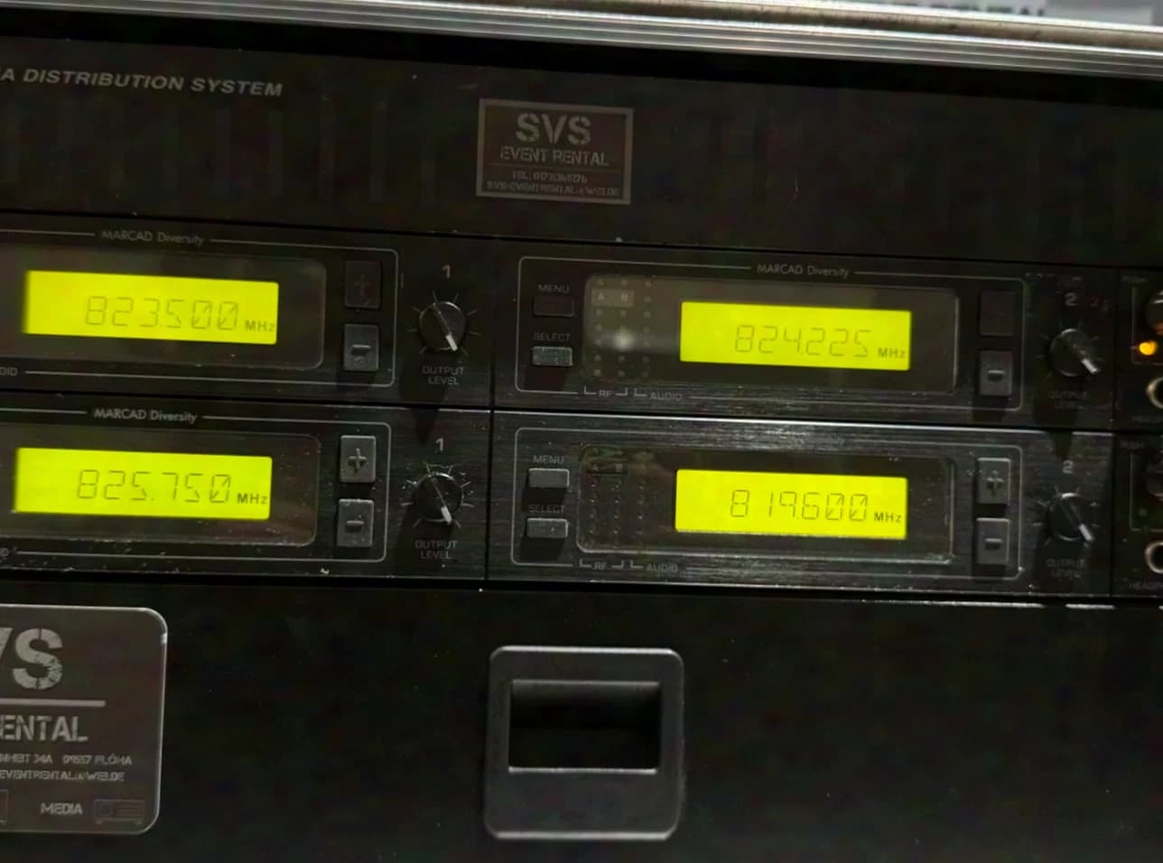 Shure U4D 4-Channel Receiver + Shure Antenna Splitter