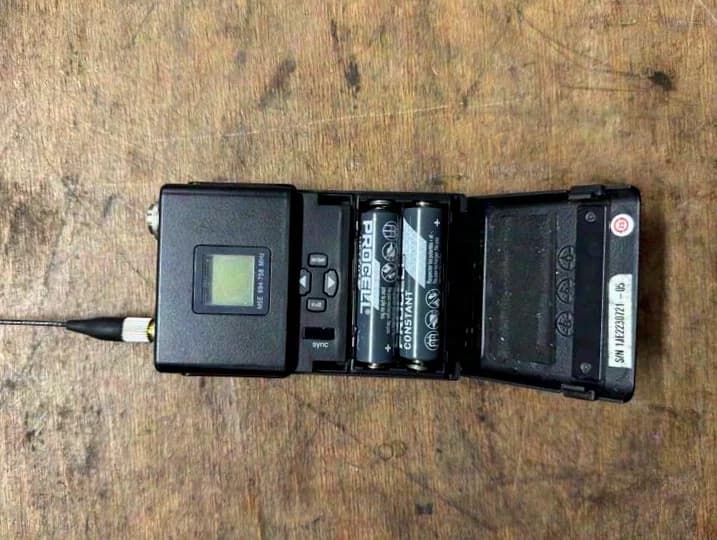 Shure UR4D 10 Channels M5E 694-758 MHz 9x UR1 bodypack transmitters