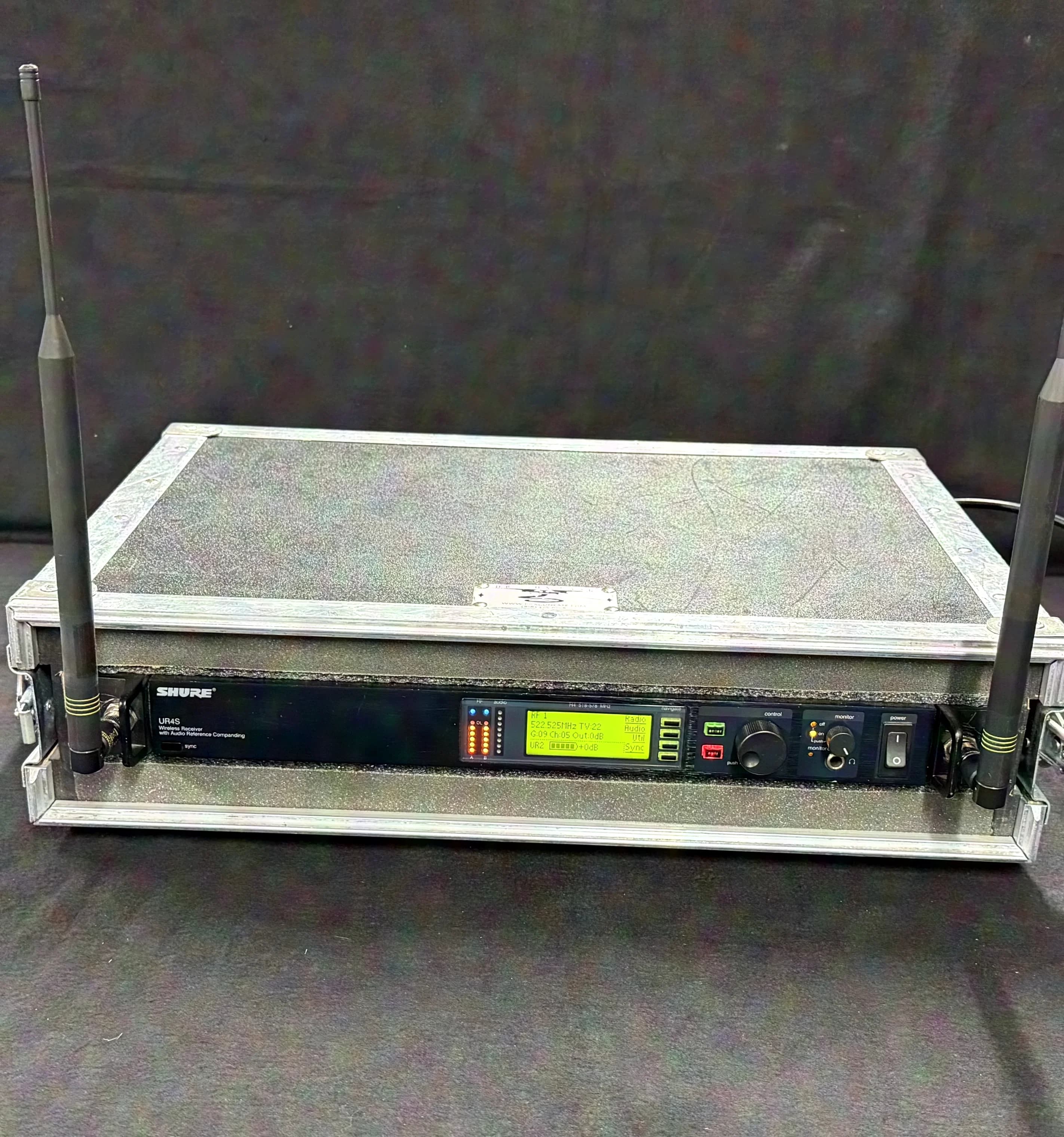 Shure UR4S H4 UR4D Wireless Microphone System RF System UHF-R UR4 incl. 2x Transmitters