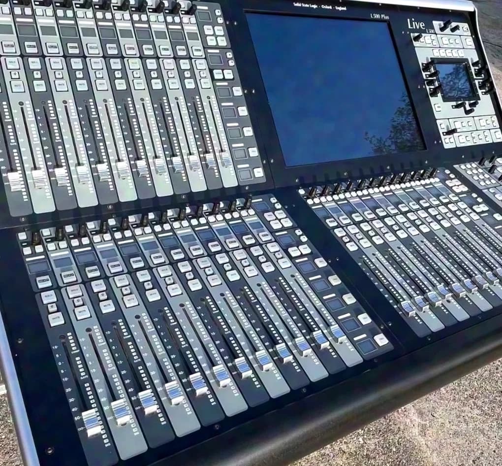 Solid state Logic ( SSL) Set of 1 desk L500+ and stage 64in 64out