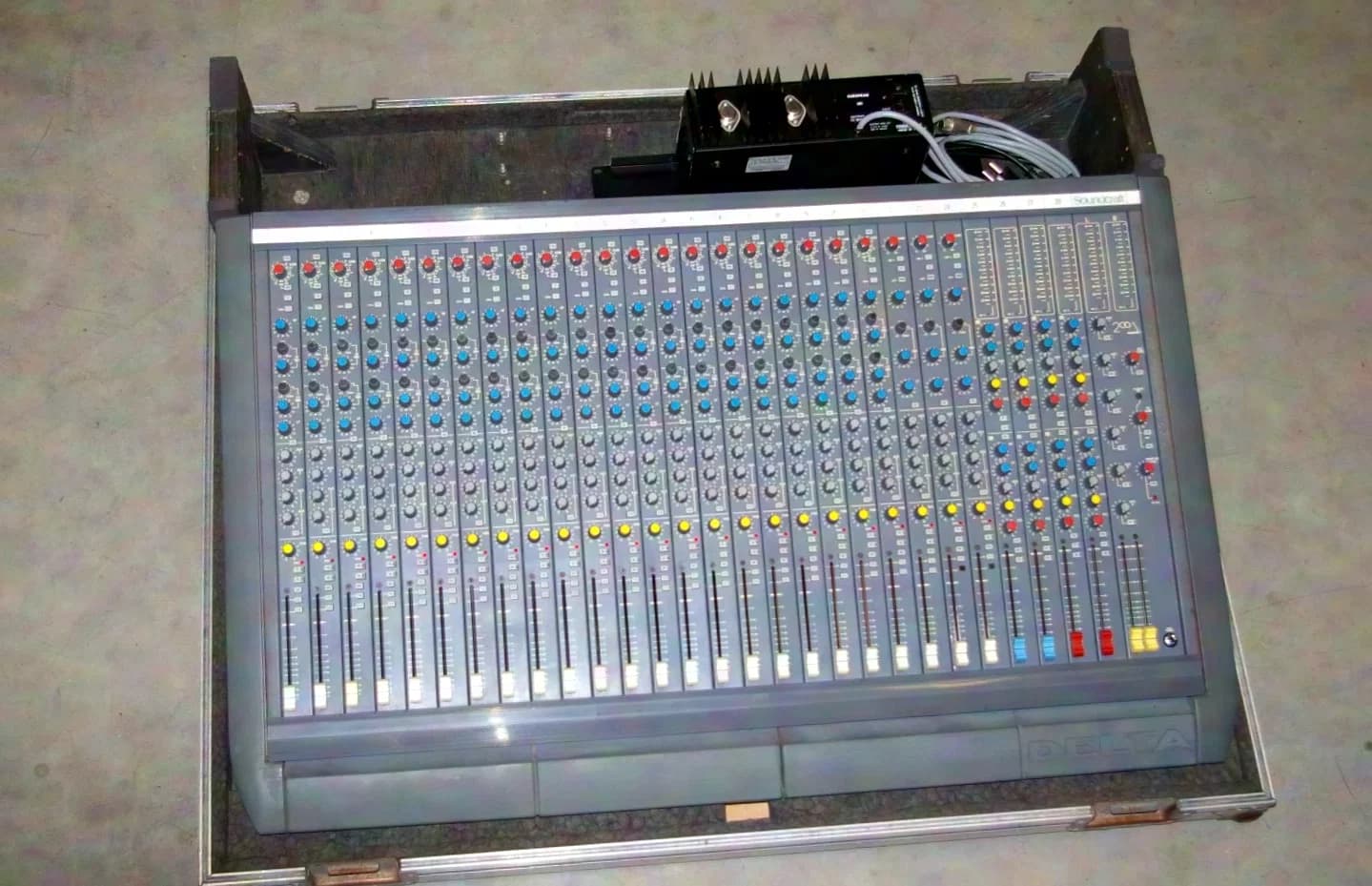 Soundcraft Delta 24/4/2 FOH