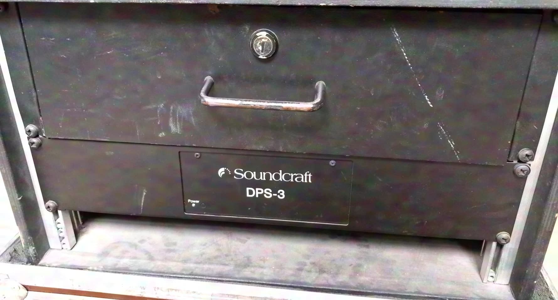 Soundcraft GB8 32 Including Case and PSU