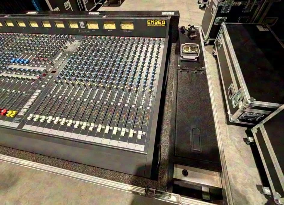 Soundcraft K2 32 channels