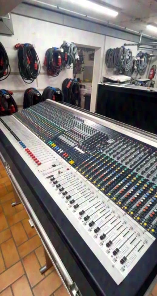Soundcraft MH 3 40+4 12 Aux >2/1/8 VCA