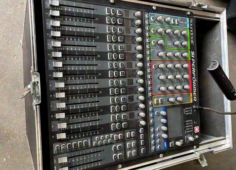 Soundcraft Performer 1 and Stagebox Mini 32 RJ45 in 19" Rack