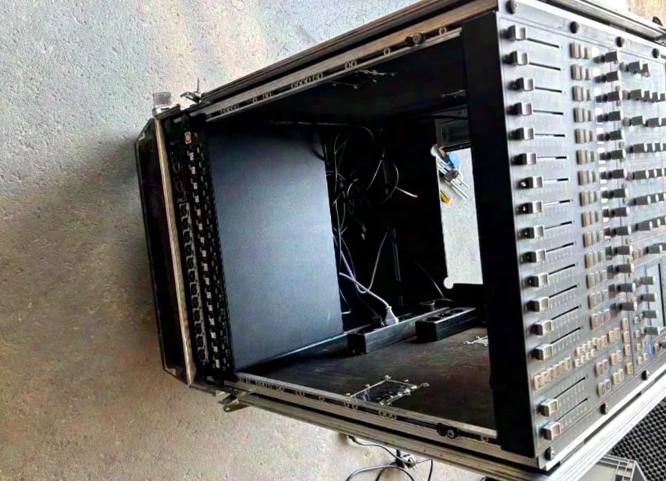 Soundcraft Performer 1 and Stagebox Mini 32 RJ45 in 19" Rack