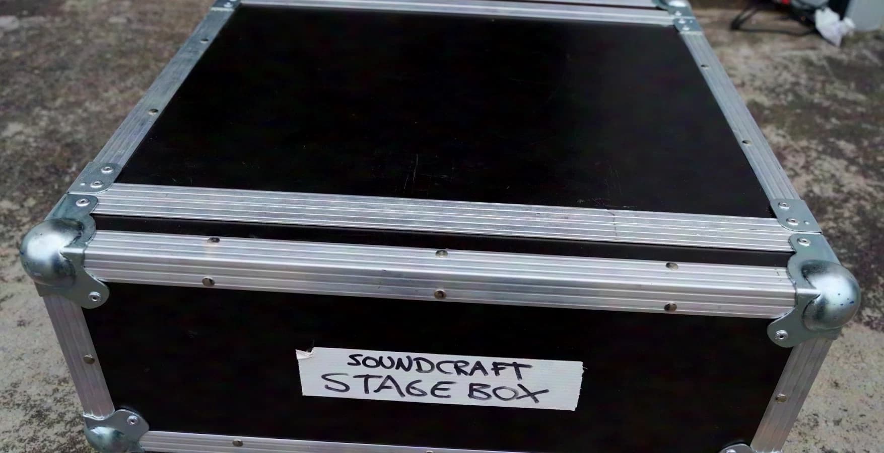 Soundcraft SI Performer 2 mit MADI-Card und Soundcraft Mini Stagebox 16