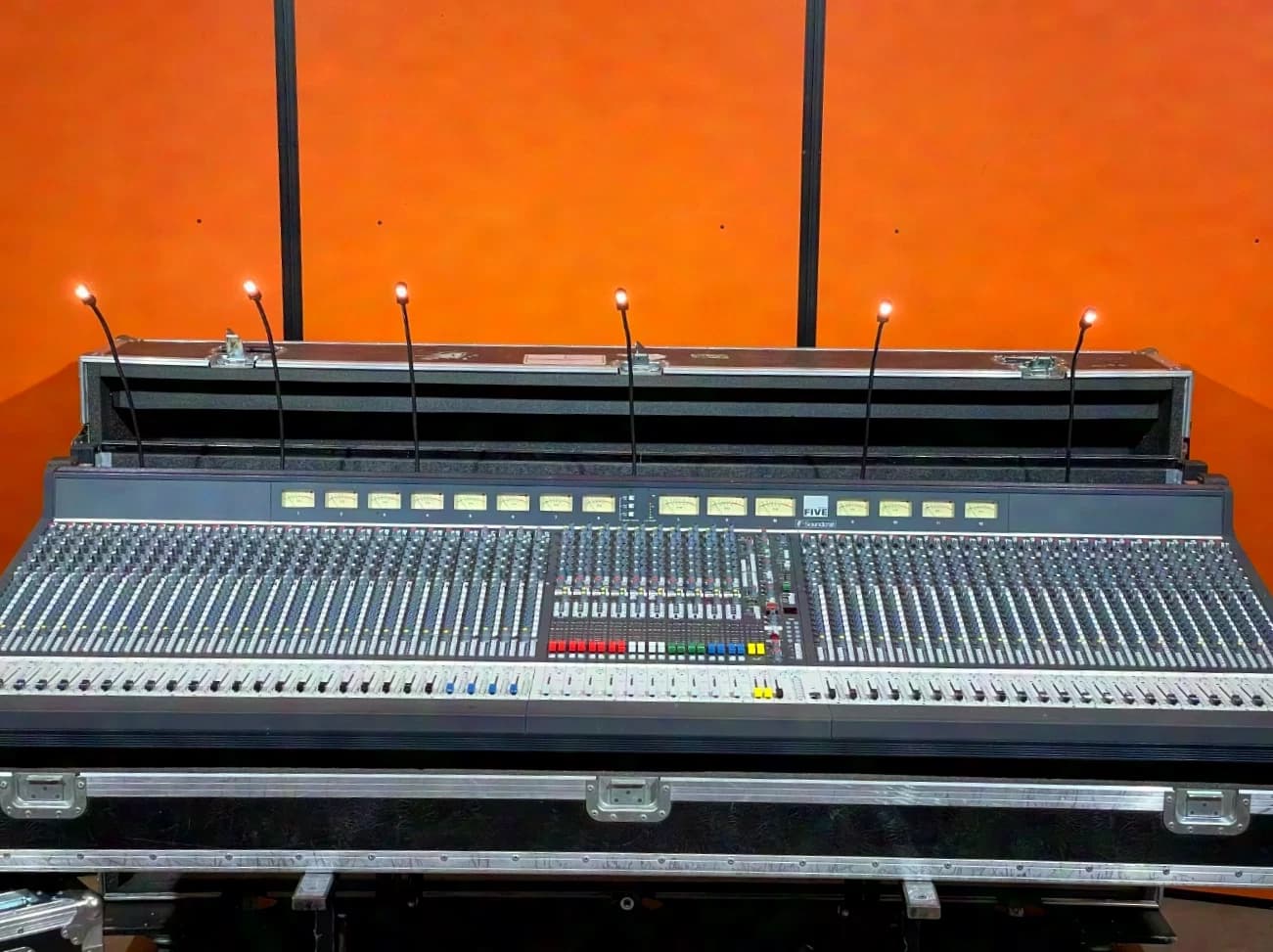 Soundcraft Series FIVE - 52 Ch. analog mixing console