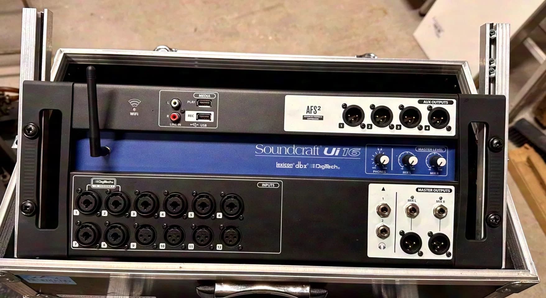 Soundcraft Ui16 Digital Mixer incl. Case – Top Condition
