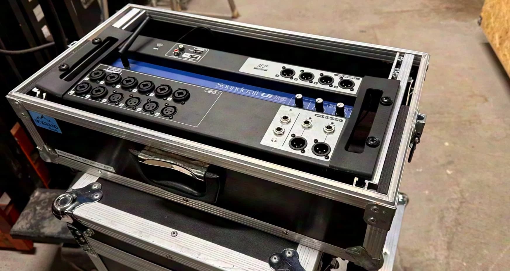 Soundcraft Ui16 Digital Mixer incl. Case – Top Condition