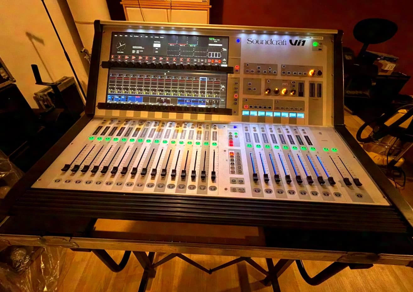 Soundcraft Vi1