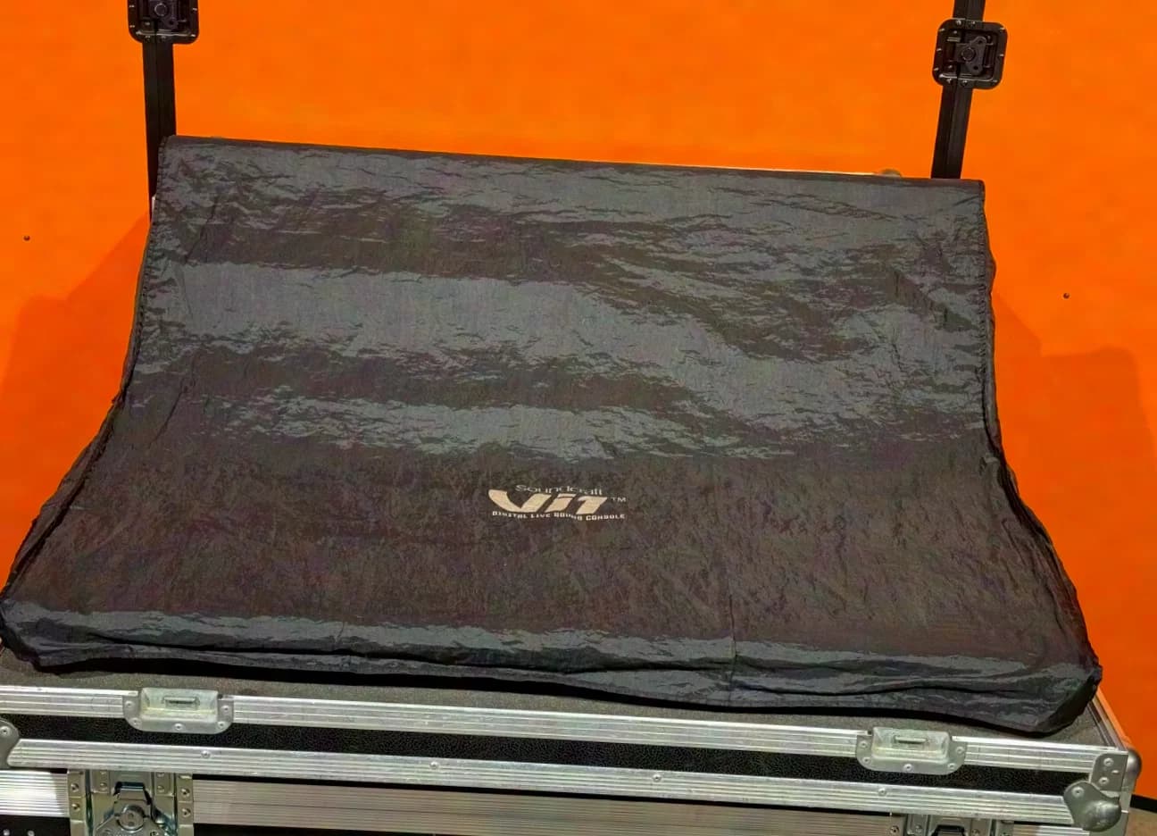 Soundcraft Vi1 Digital Mixing Console | digital audio mixing console