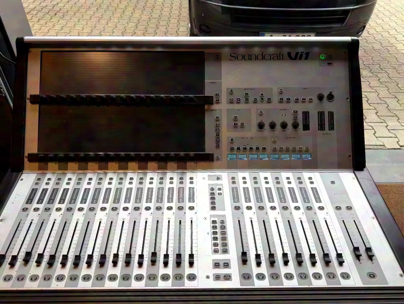 Soundcraft Vi1 incl. defective Case