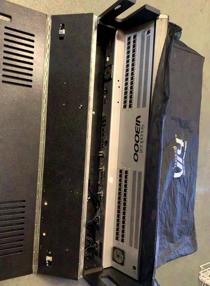 Soundcraft Vi3000 including 64-channel stagebox
