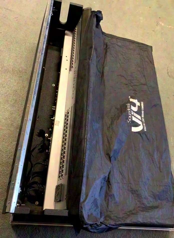 Soundcraft Vi3000 including 64-channel stagebox