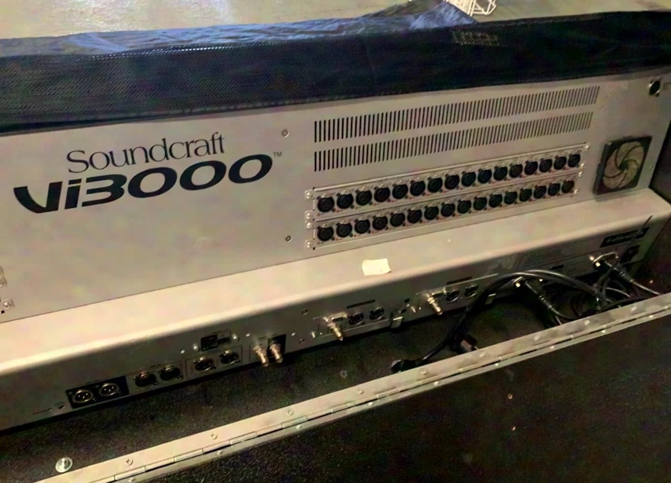 Soundcraft Vi3000 including 64-channel stagebox