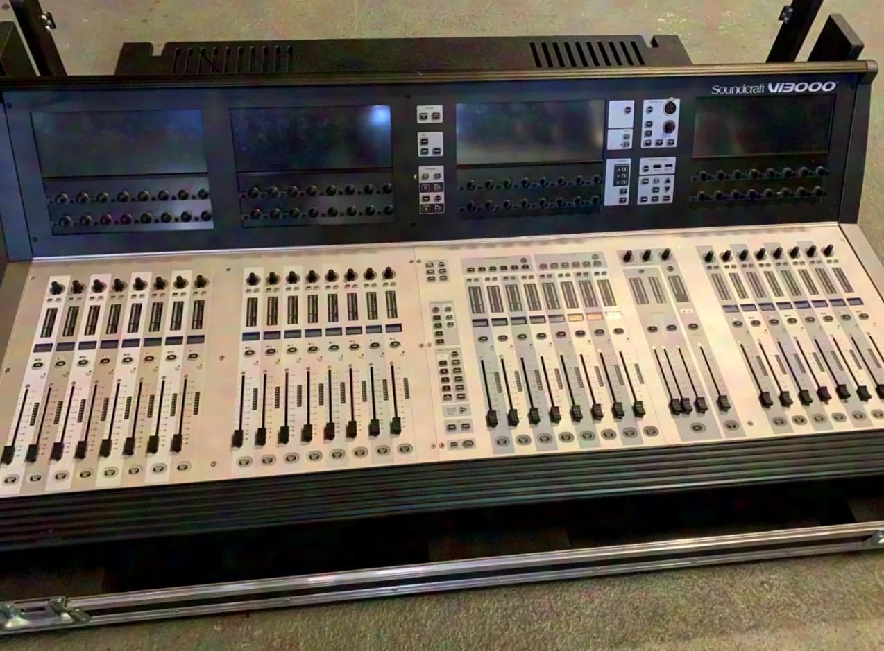 Soundcraft Vi3000 including 64-channel stagebox