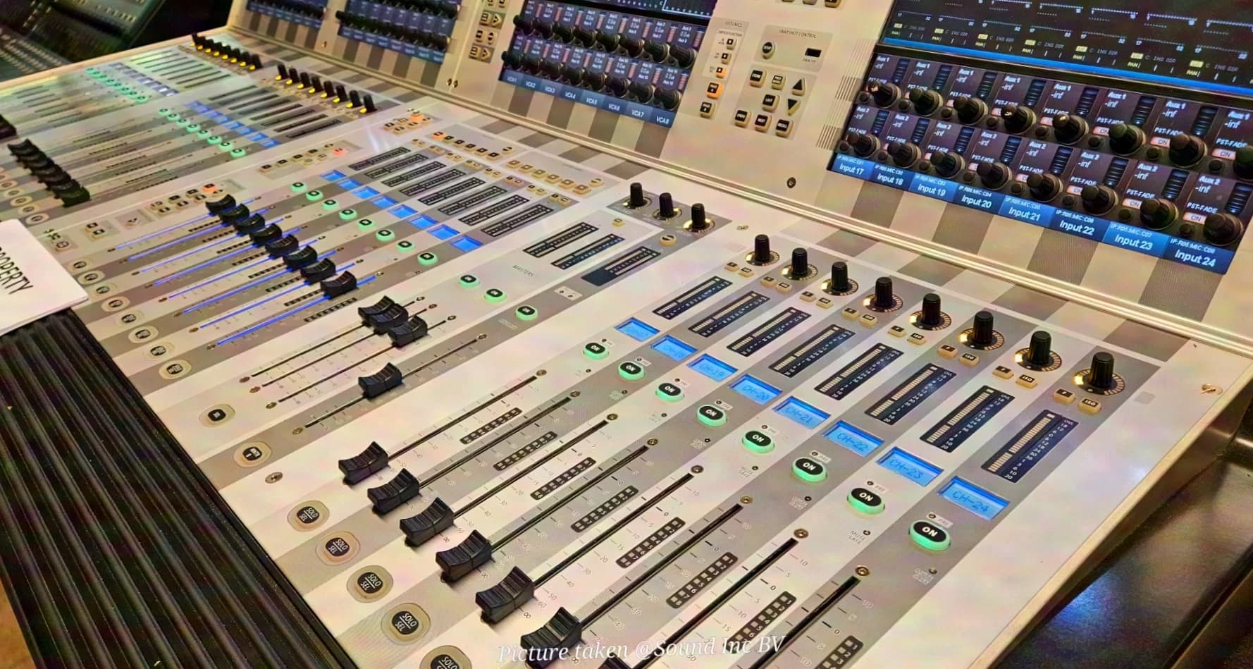 Soundcraft Vi400