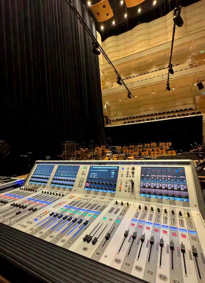 Soundcraft Vi 400 incl. Local-Rack and Stage-Rack