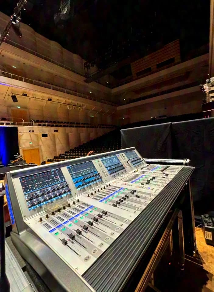 Soundcraft Vi 400 incl. Local-Rack and Stage-Rack