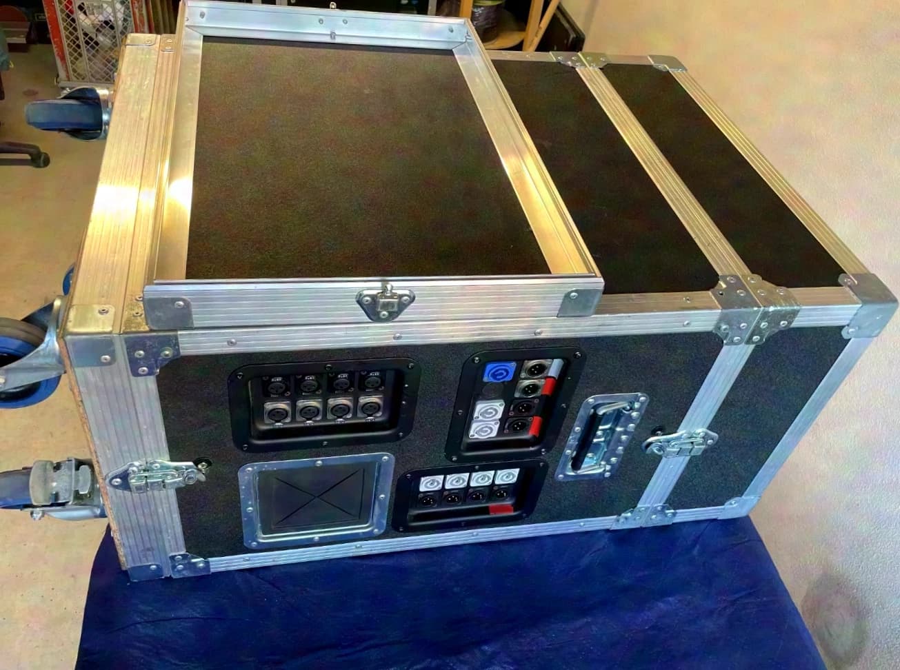 Special Custom-Made Rolling Rack Case 8HE with Wiring for Rack Mixer
