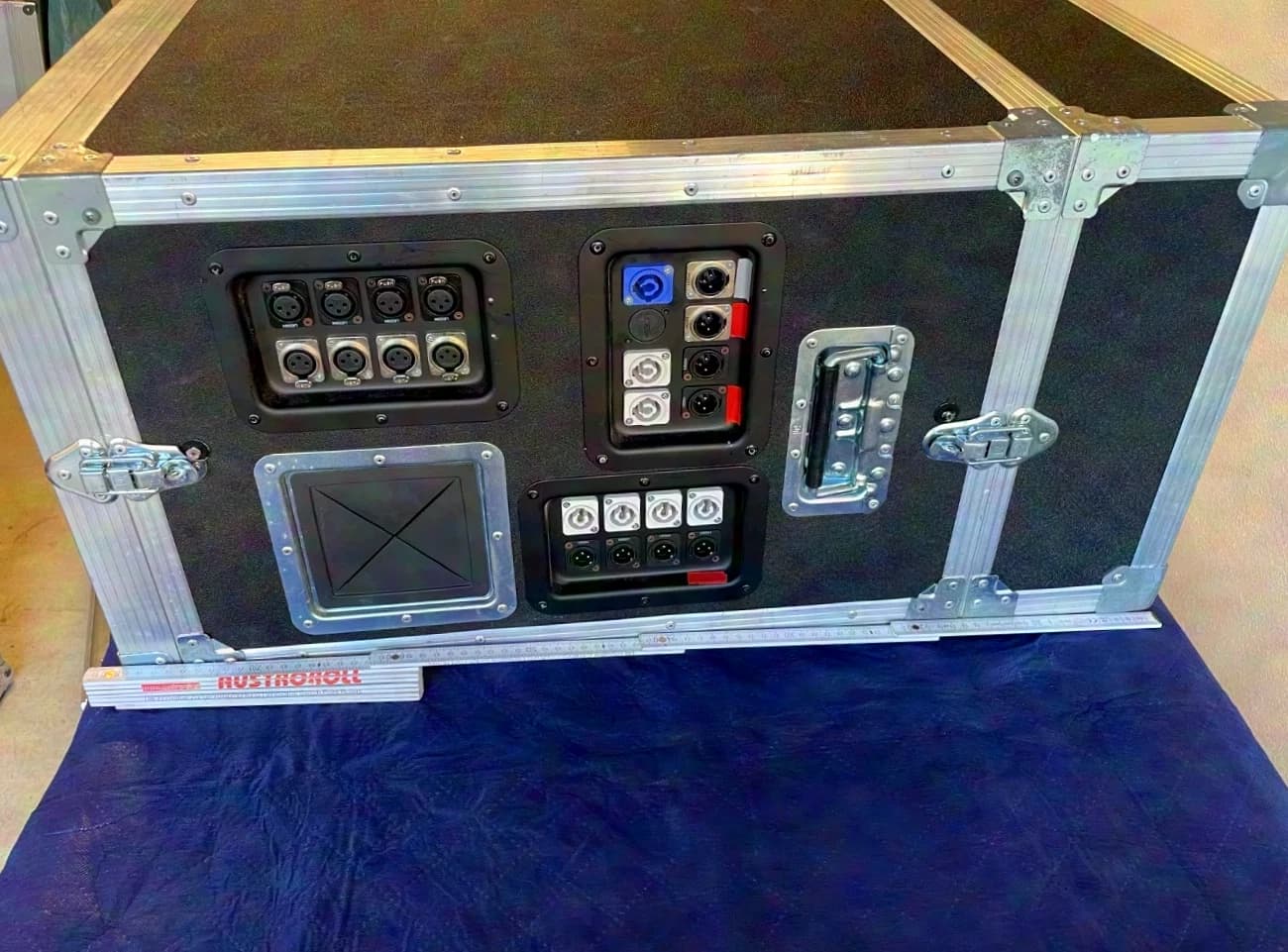 Special Custom-Made Rolling Rack Case 8HE with Wiring for Rack Mixer