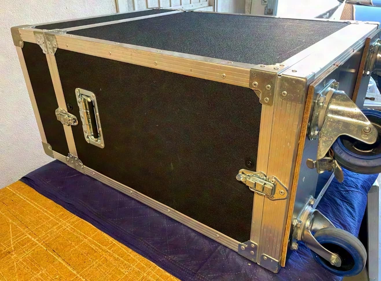 Special Custom-Made Rolling Rack Case 8HE with Wiring for Rack Mixer