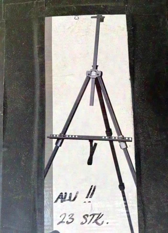 Black aluminium easel with bag
