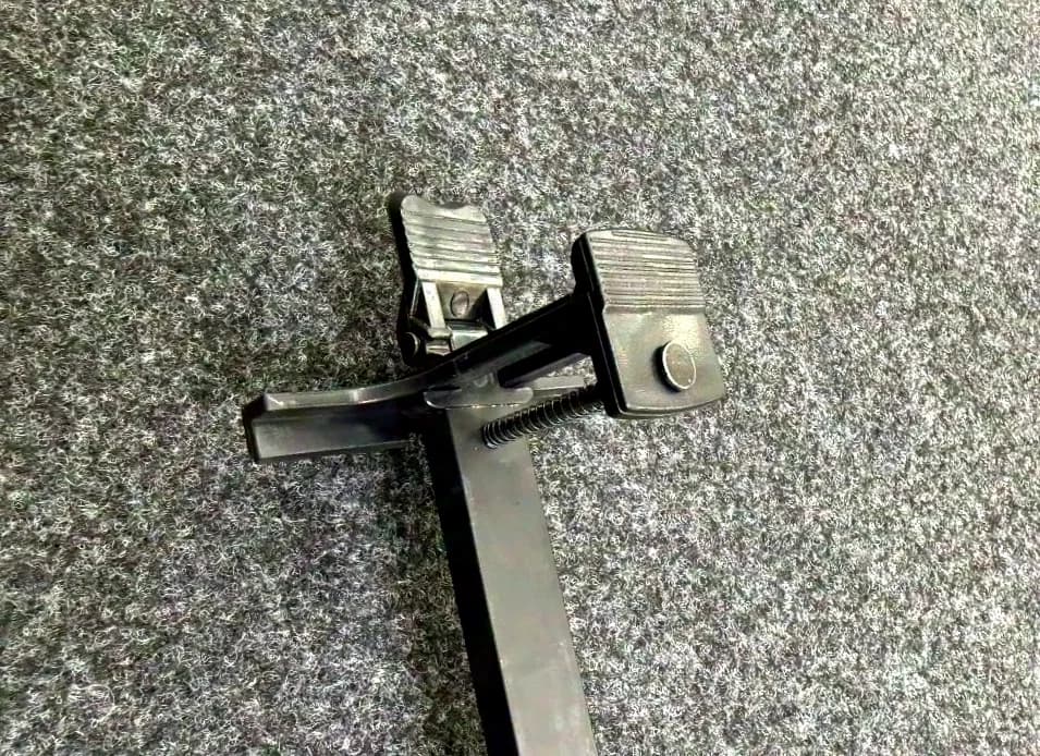 Black aluminium easel with bag