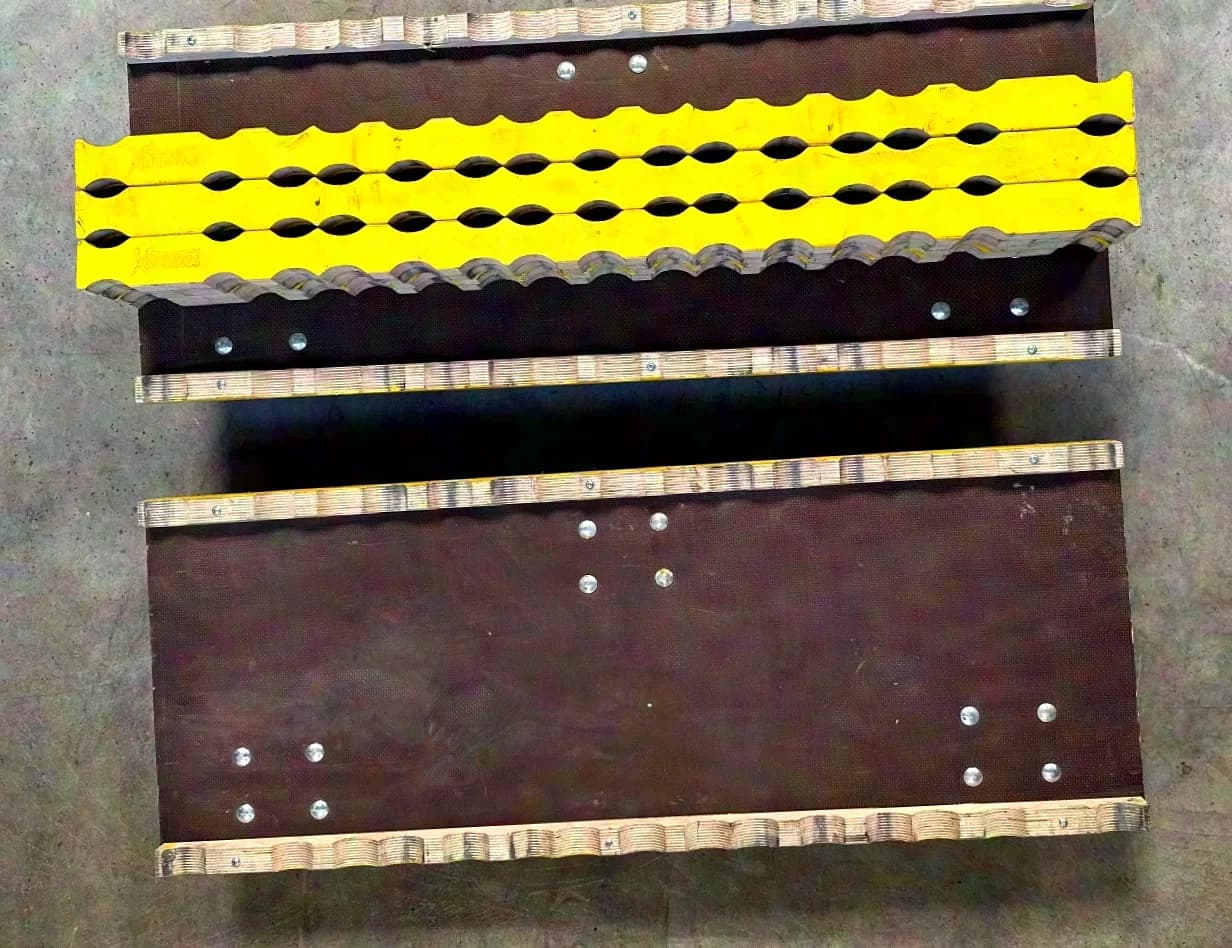 Stapelfix, dolly boards for triangular trusses with stacking strips