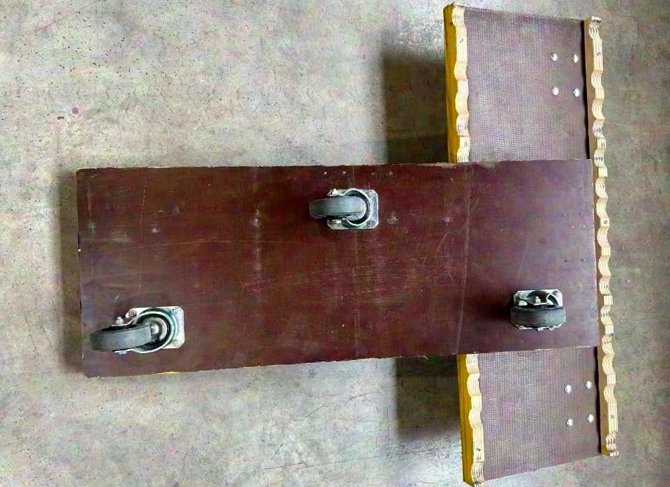 Stapelfix, dolly boards for triangular trusses with stacking strips