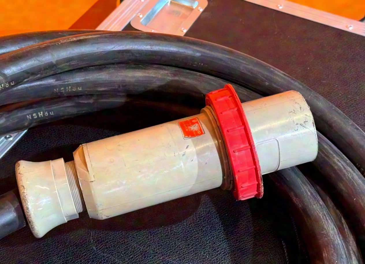 Heavy-duty power cable 125A CEE 9m feeder cable with ring terminals