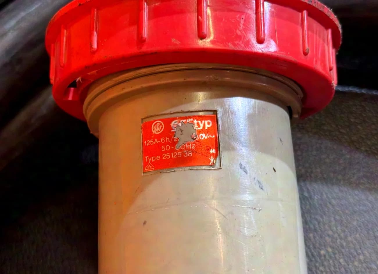 Heavy-duty power cable 125A CEE 9m feeder cable with ring terminals